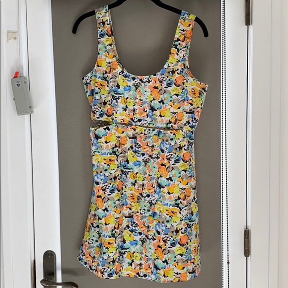 BCBGeneration Dresses & Skirts - BCBGeneration floral peep-hole dress, XS